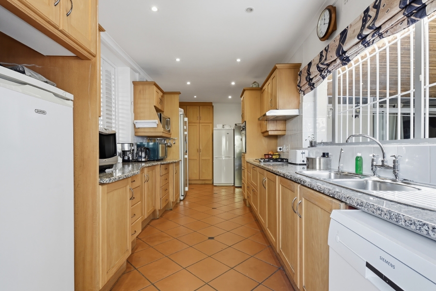 5 Bedroom Property for Sale in Constantia Western Cape
